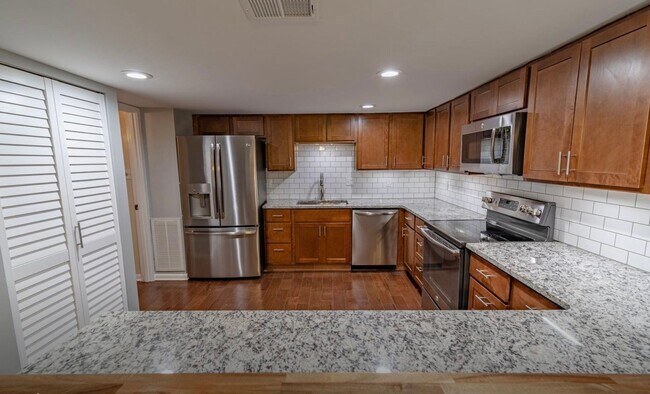 Building Photo - Knoxville 37920 - 3 bedroom, 3 bath home i...