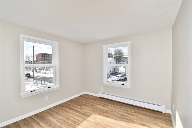 Building Photo - 72 Center St