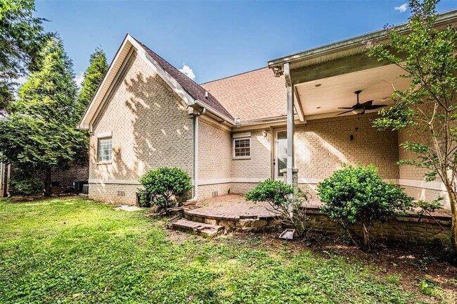 Building Photo - 841 Denzil Ave