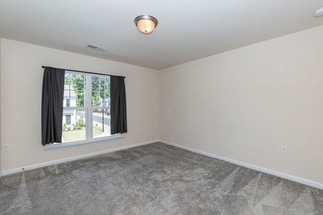 Building Photo - Gorgeous End Unit Townhome!