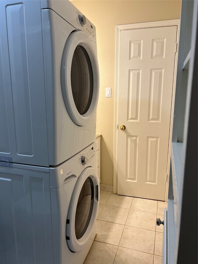 Building Photo - 837 Wax Myrtle Ln