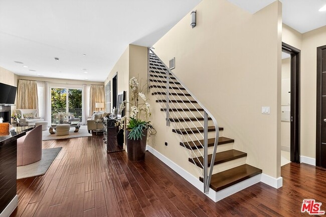 Building Photo - 1318 S Roxbury Dr