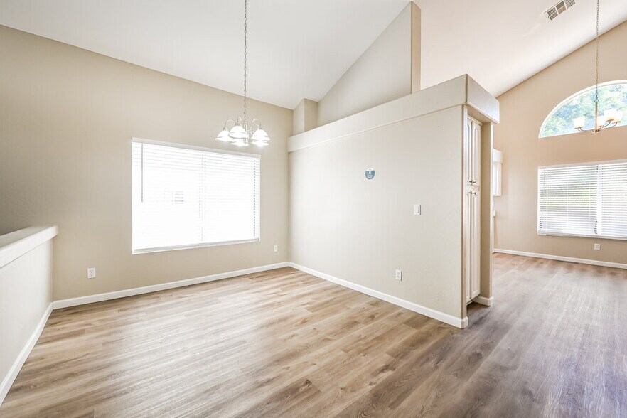 Building Photo - 15825 W Redfield Rd