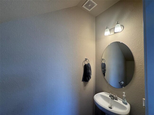 Building Photo - 321 Callahan Ln
