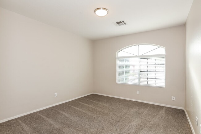 Building Photo - 4966 E Magnus Dr