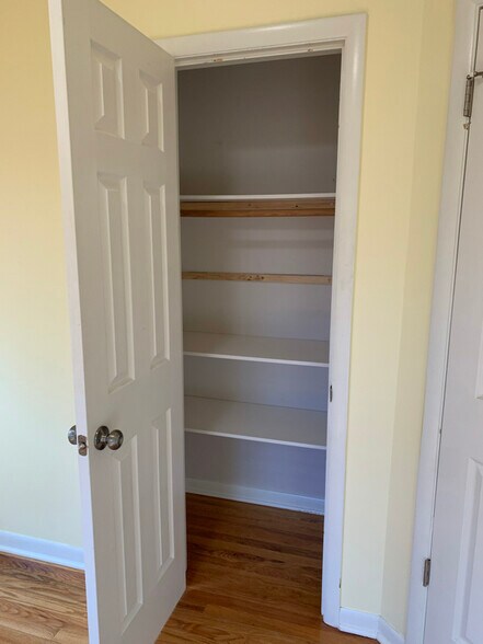 Building Photo - 624 NE 39th Terrace