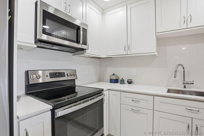 Building Photo - 1516 S Lakeside Dr