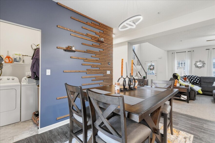 Building Photo - 1501 Canterbury Dr