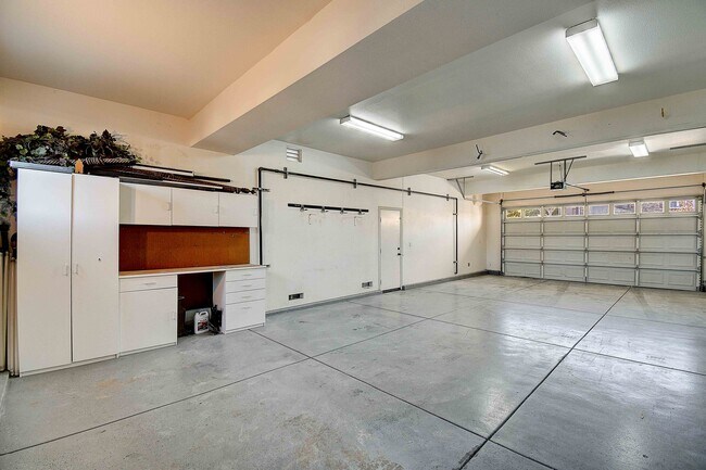 Building Photo - 4132 Prado De Las Cabras