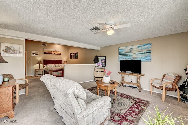 Building Photo - 1914 Ottawa Dr