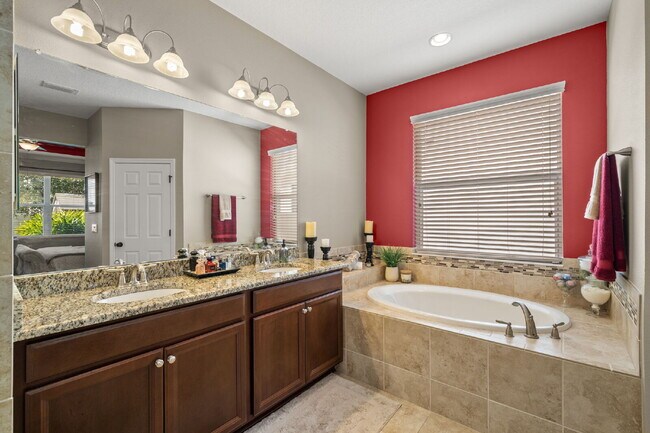Building Photo - Beautiful Home For Rent in Brandon!
