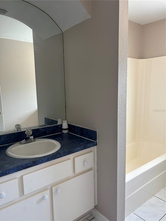 Building Photo - 510 S Cedar Ave