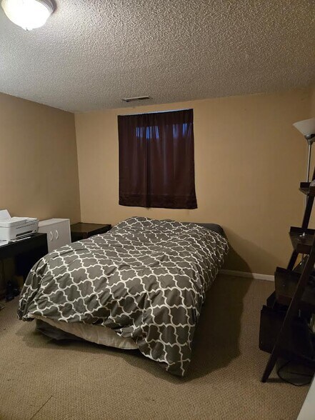 Building Photo - 17580 Ionia Path