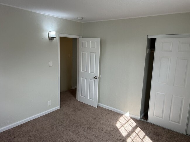 Building Photo - 45 Baldwin St