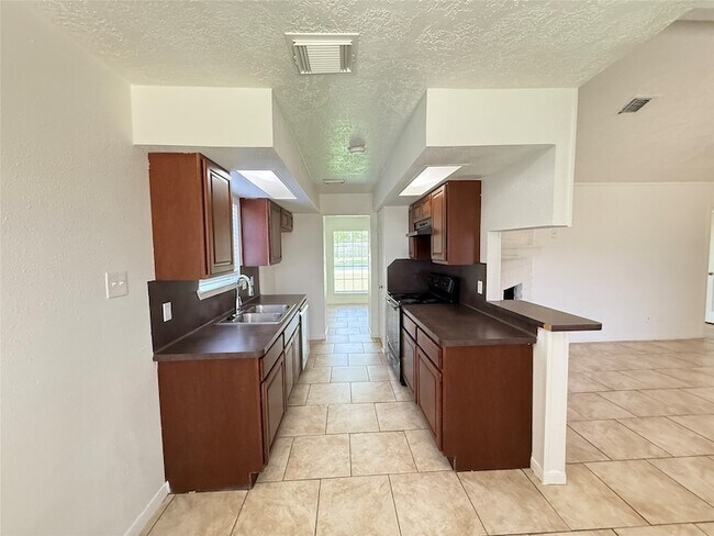 Building Photo - 10715 Sagewillow Ln