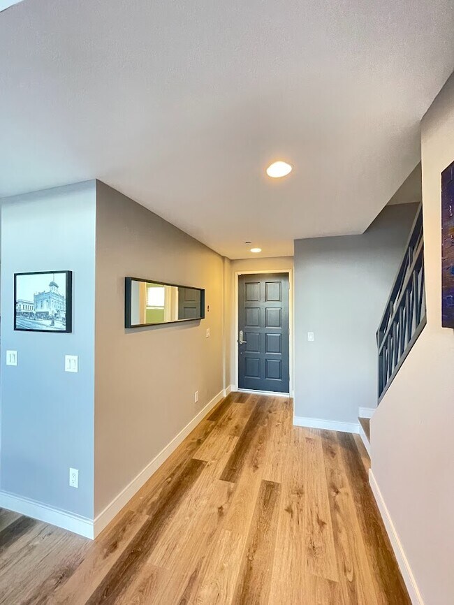 Entrance - 1513 Berkeley St