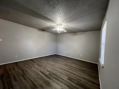 Building Photo - "Charming 2-Bed Retreat with 950 Sq Ft of Comfort in Lubbock!"