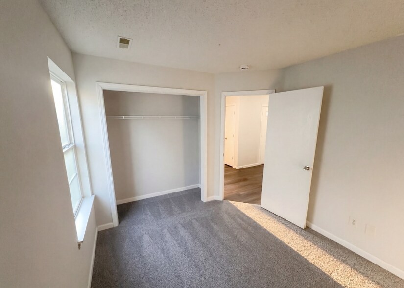 Building Photo - 6654 Hazelhatch Dr