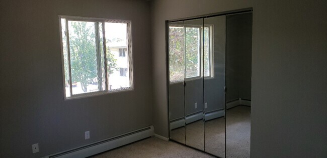 Building Photo - 2730 Rosalyn Ct