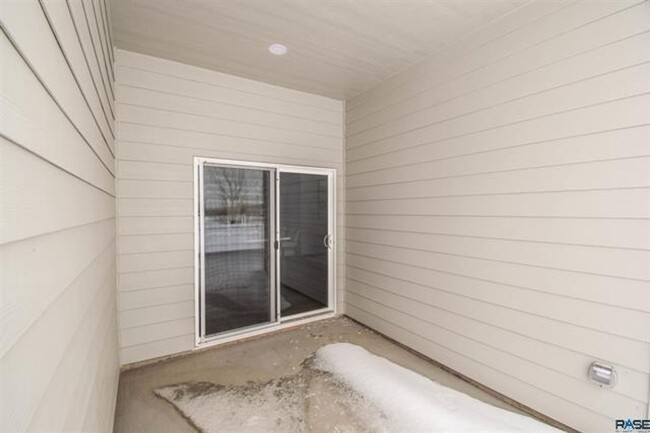 Building Photo - Bright & Spacious Ranch-Style Living – All...