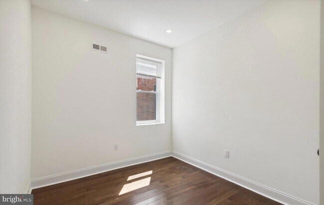 Building Photo - 5516 Cedar Ave