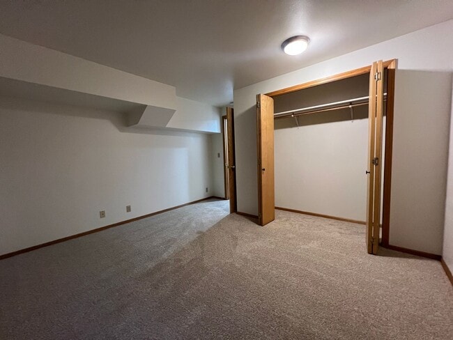 Building Photo - Large 6-Bedroom Home in Samish with a Fenced Yard