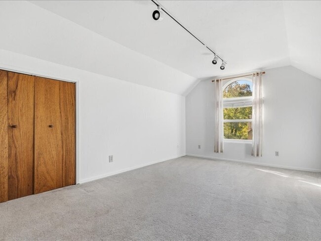 Building Photo - 1304 Foothill Dr