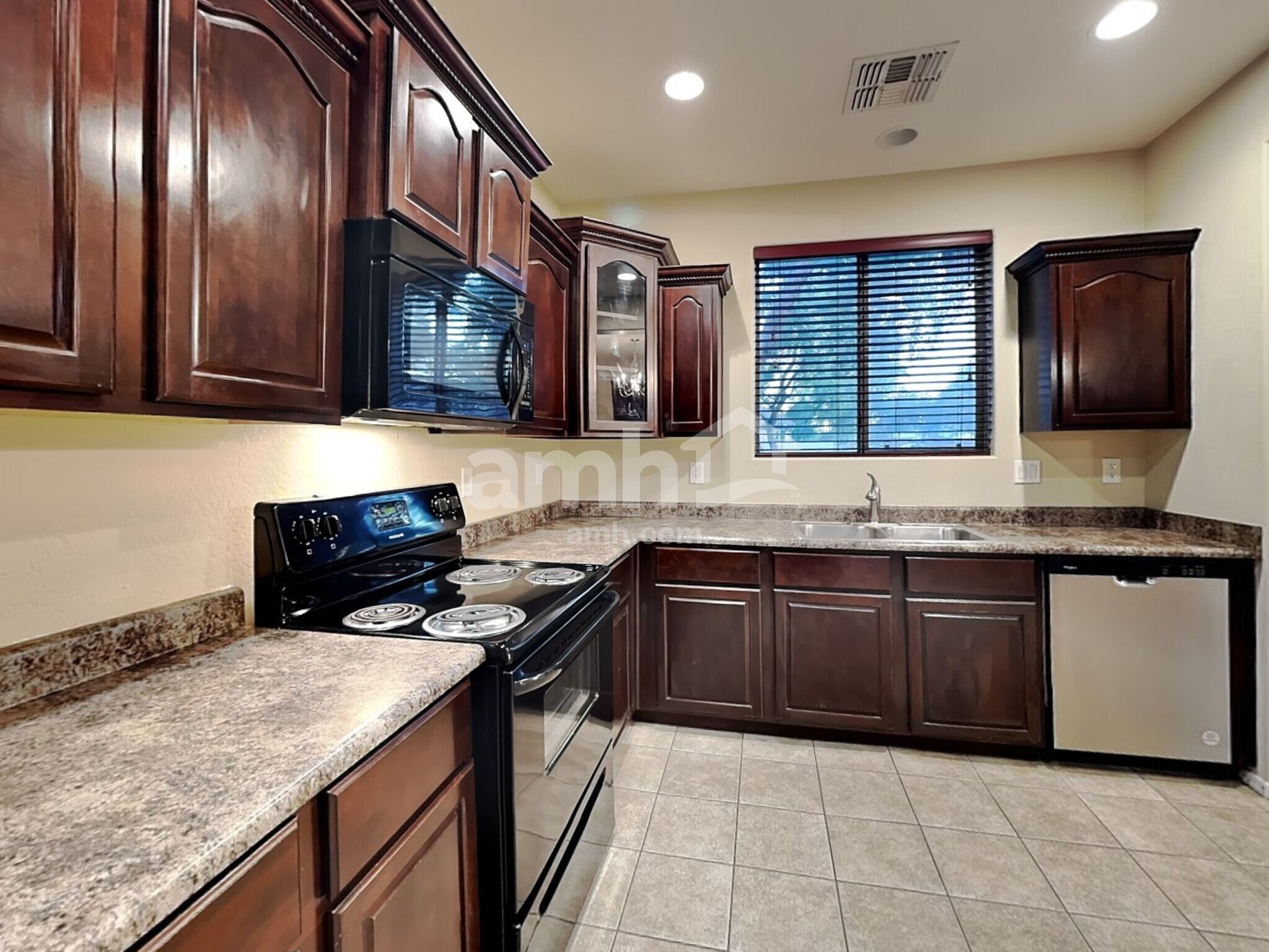 Building Photo - 3927 S Napa Ln