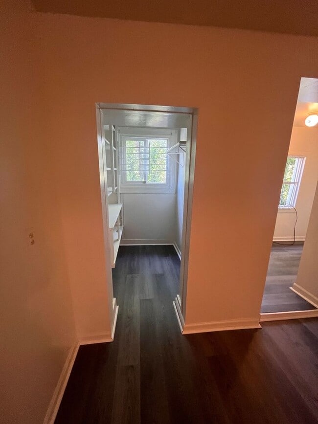 Building Photo - 2026/2027 JHU Homewood Off-Campus 6bd/3ba house w/ W/D. Available 6/6/2026