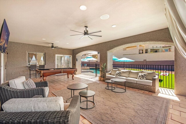 Building Photo - 1800 Burgundy Dr