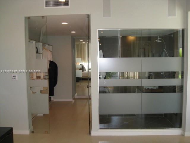 Building Photo - 2100 Park Ave