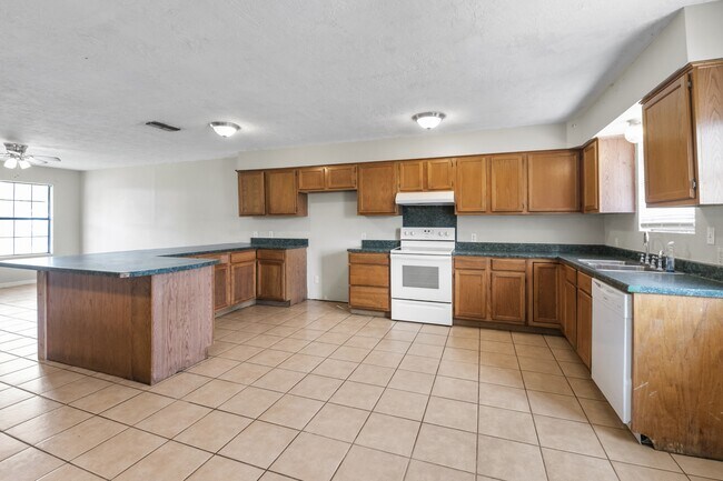 Building Photo - 195 Summer Breeze St