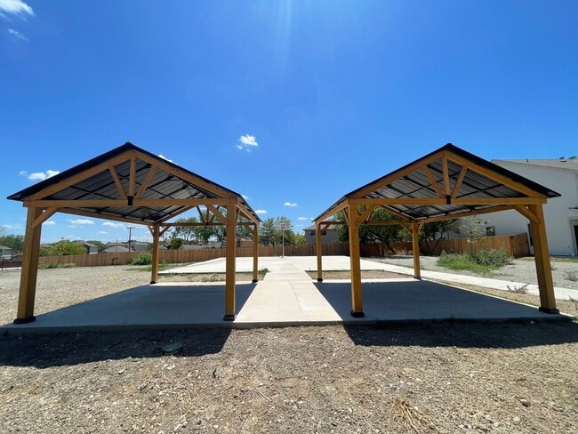 Building Photo - 10214 Lynwood Vlg