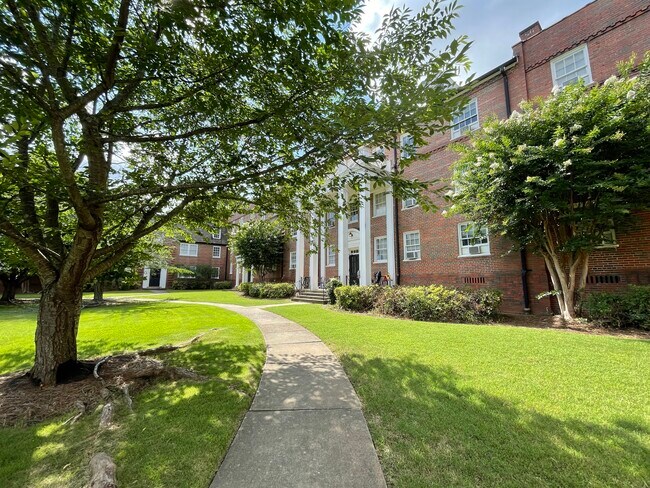 Building entrance - 2850 Fairway Dr