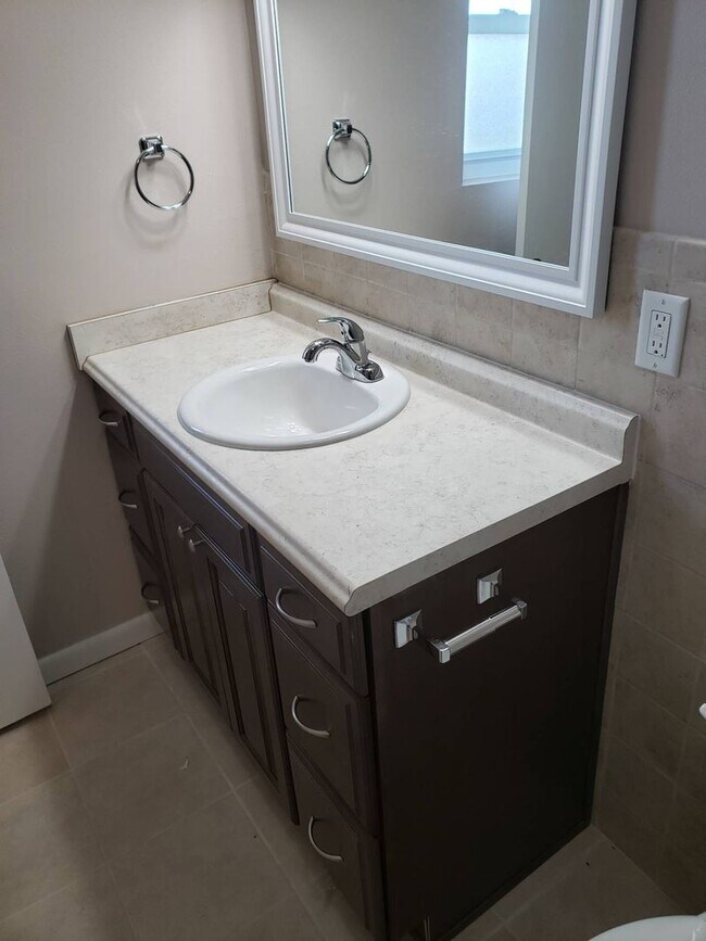 Building Photo - Charming 3Bed/2Bath Brick Home w/Bonus Office Space – Upgraded Comfort Near Martin Lake *1/2 OFF ...