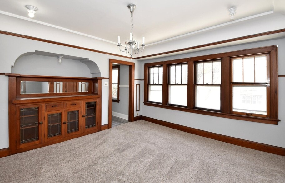 Building Photo - 5831 W Rogers St