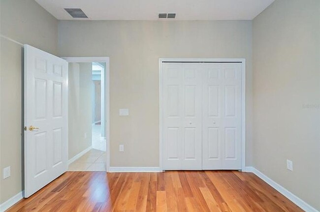 Building Photo - Spacious 3/2 with enclosed office and fence enclosed yard!