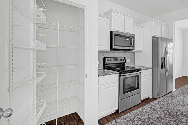 Building Photo - 112 Davenport Dr