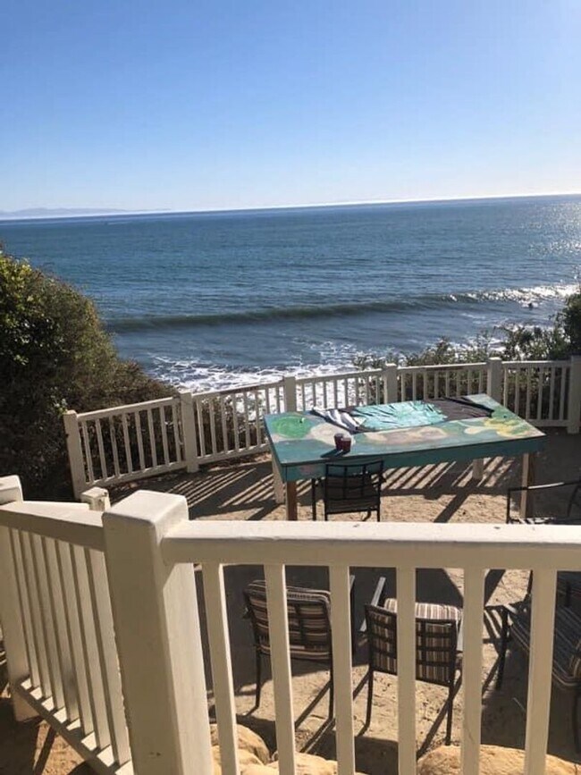 Building Photo - 6573 Del Playa Dr