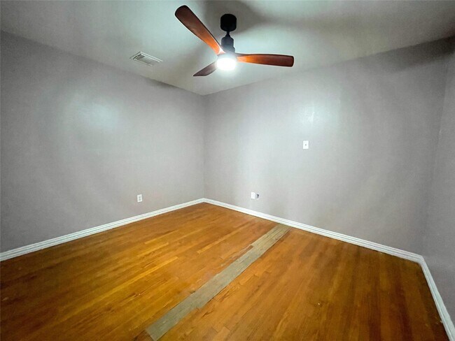 Building Photo - 7230 Sims Dr