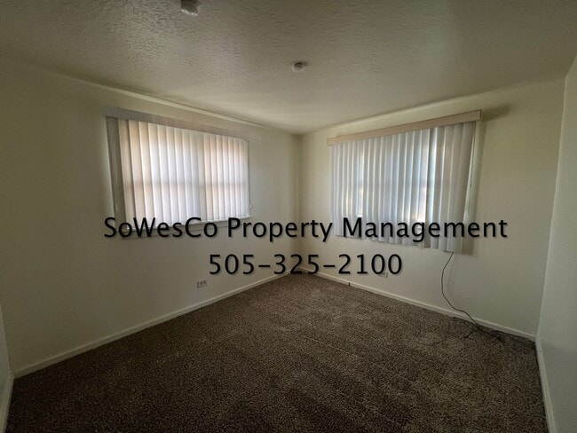 Building Photo - Three Bedroom Two Bath Home in Central Farmington