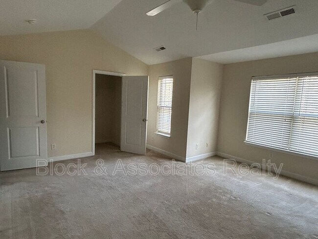 Building Photo - 45 Four Farms Cir