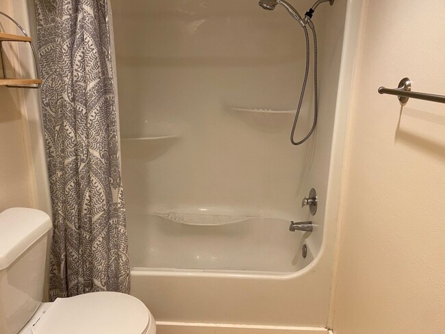 Building Photo - Spacious Riverhill Townhome