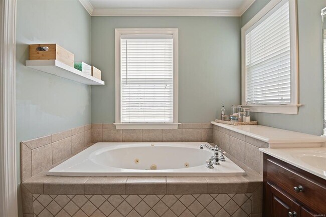Building Photo - 401 Clear Creek View