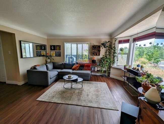 Building Photo - 908 Wolff St