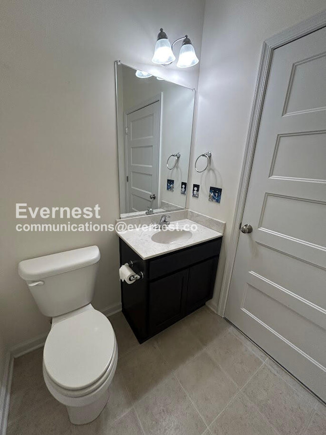 Building Photo - 102 Ridgeway St