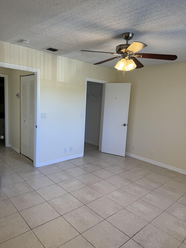 Building Photo - 11406 NW 45th St