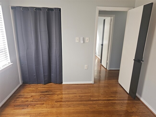 Building Photo - 10510 Sierra Dr