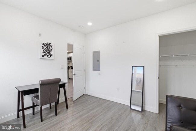 Building Photo - 925 N Broad St