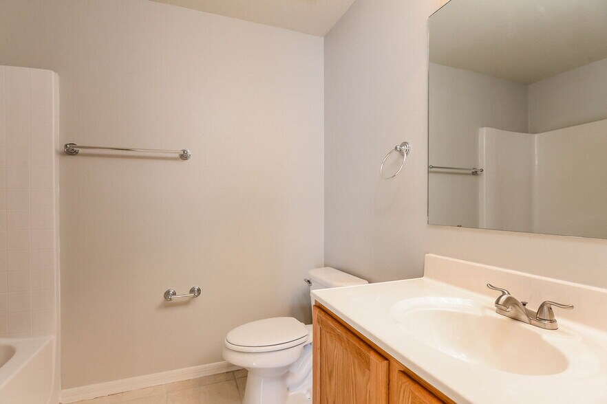 Building Photo - 17026 Ongar Ct